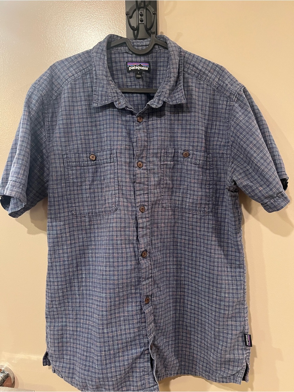 Patagonia Men’s Blue Plaid Short-Sleeve Button-Down Shirt size L